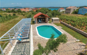 Eight-Bedroom Holiday Home in Pasman